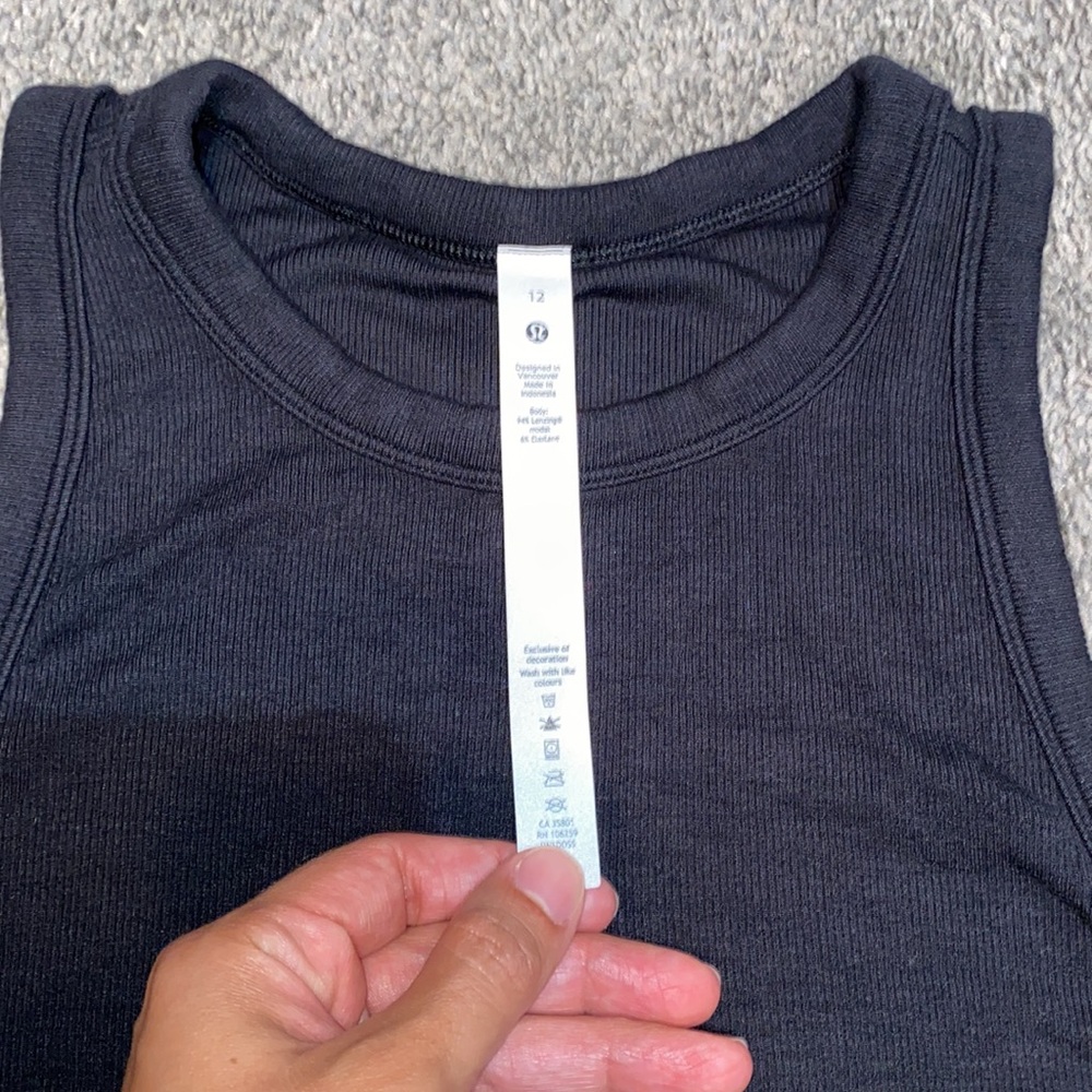 Lululemon tank - Picture 2 of 5